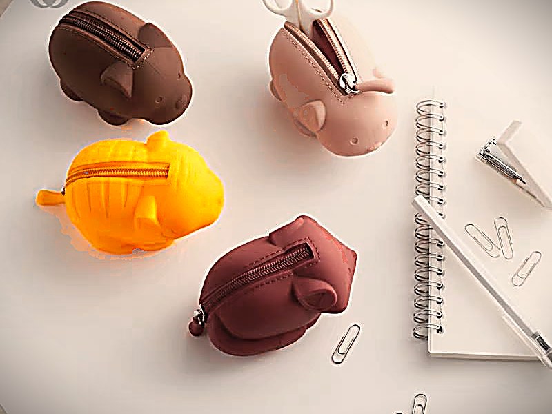 Moulded silicone pouches