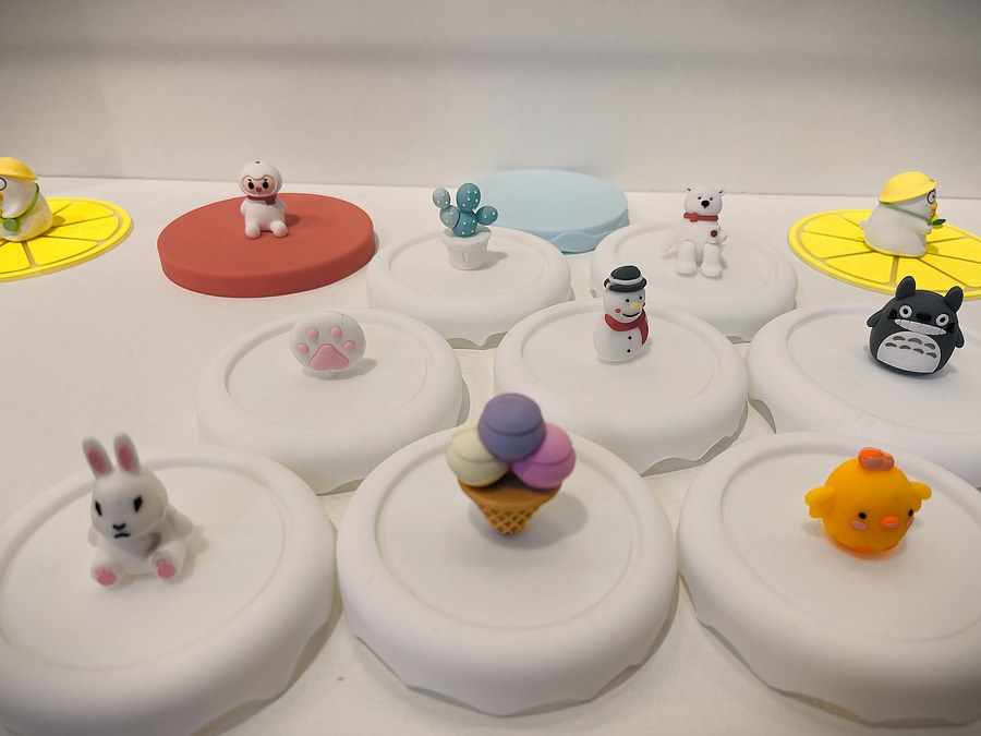 Flat-moulded PVC tokens
